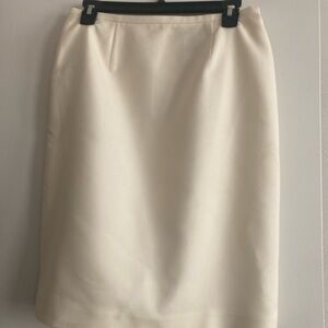 Ann Taylor winter white a line skirt fully lined